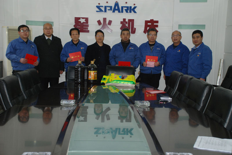 天水市政府國資委、市企工委慰問星火機床公司優秀黨員、困難黨員、老黨員