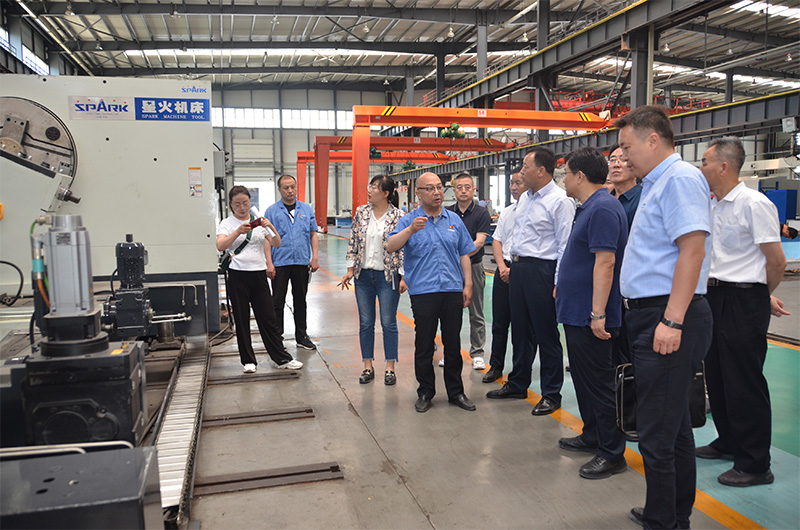 甘肅省政府研究室領導來星火機床公司調研