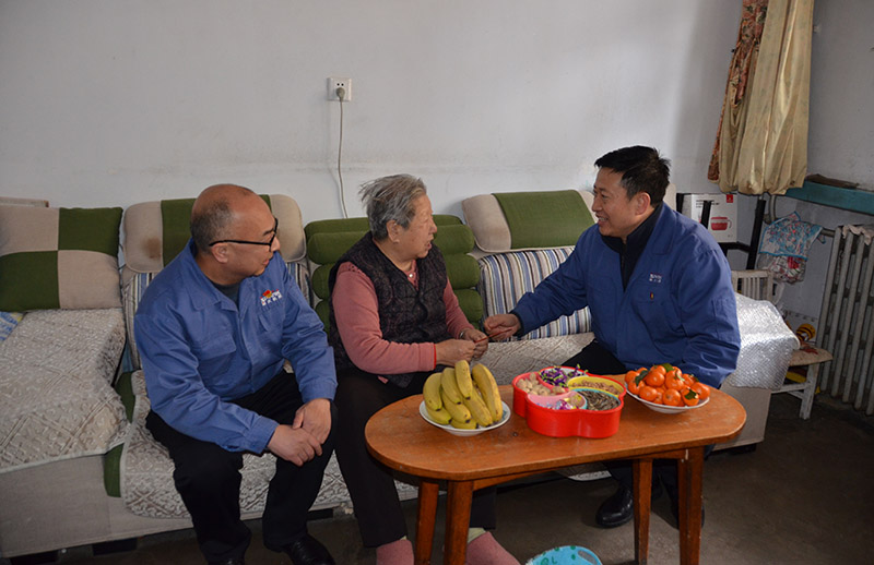 星火機床公司領導慰問全國勞模及困難職工