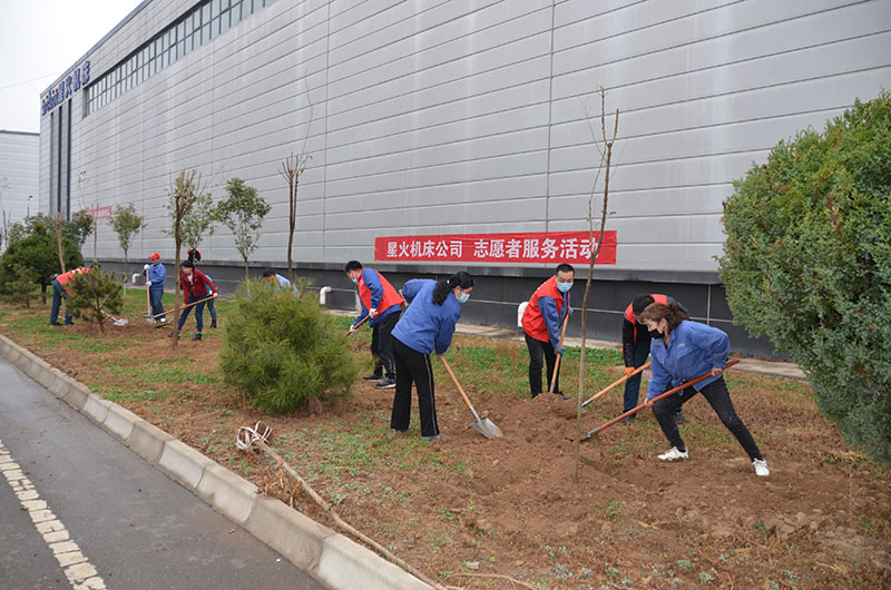 星火機(jī)床公司黨員干部職工積極開(kāi)展“3.12”義務(wù)植樹(shù)活動(dòng)