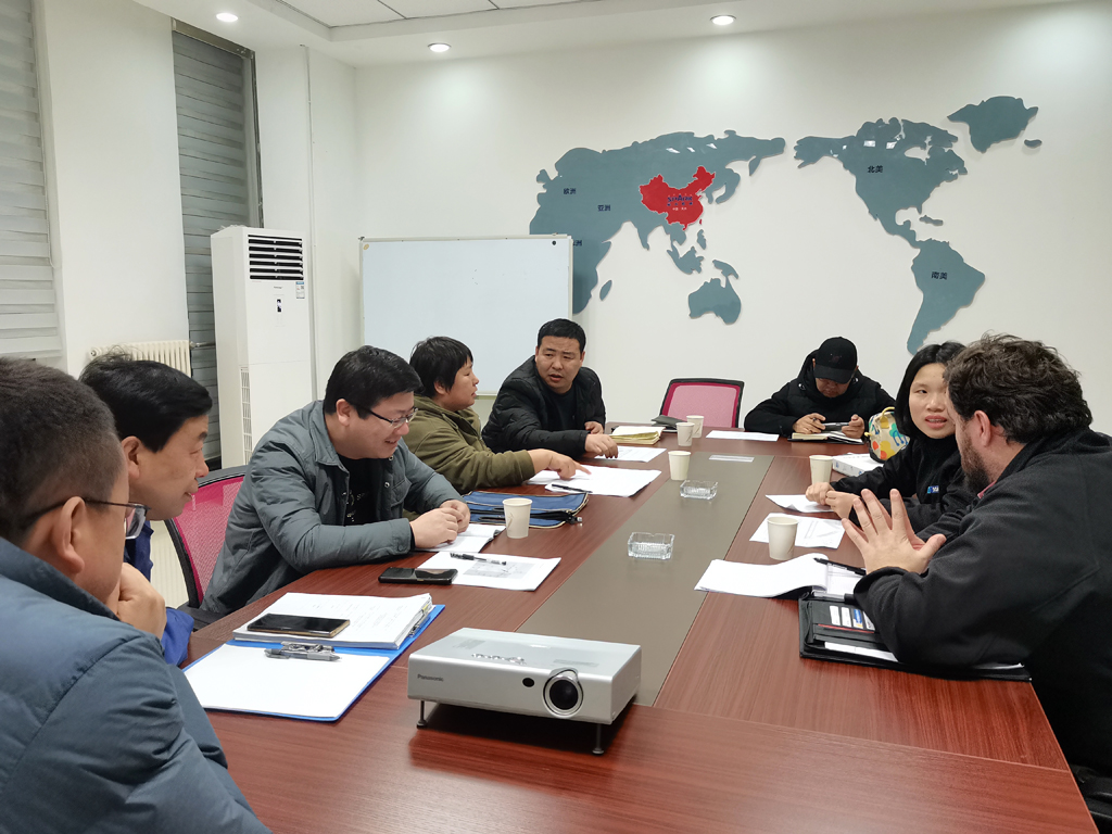 法國索瑪子公司總經理德拉布來星火機床集團公司匯報工作并考察用戶現場