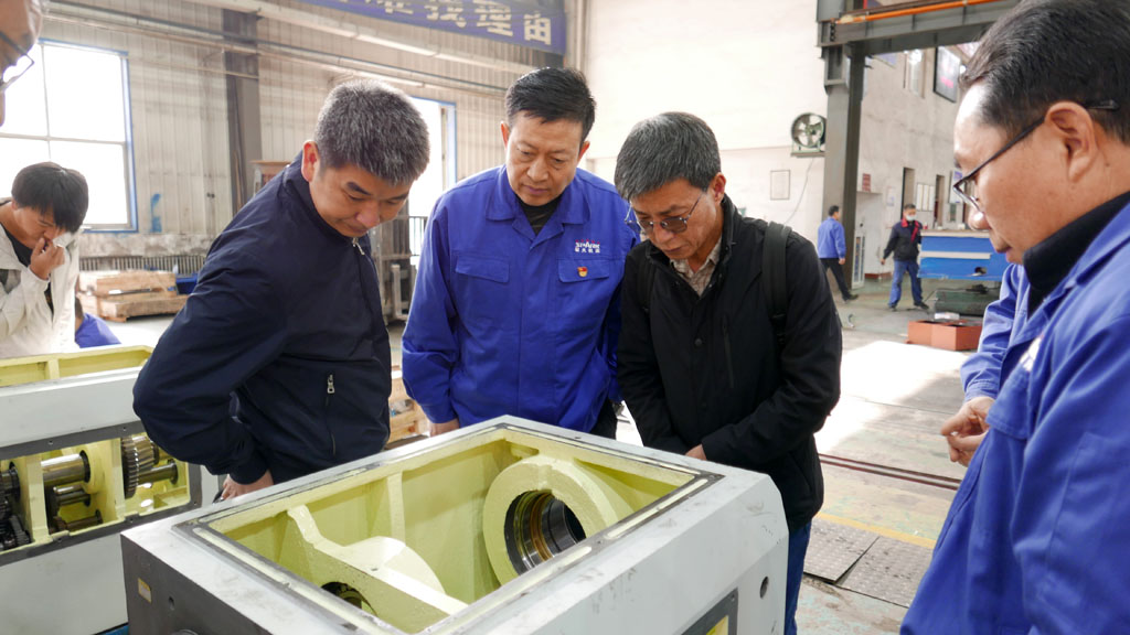 云南臺正集團公司領導到星火機床考察