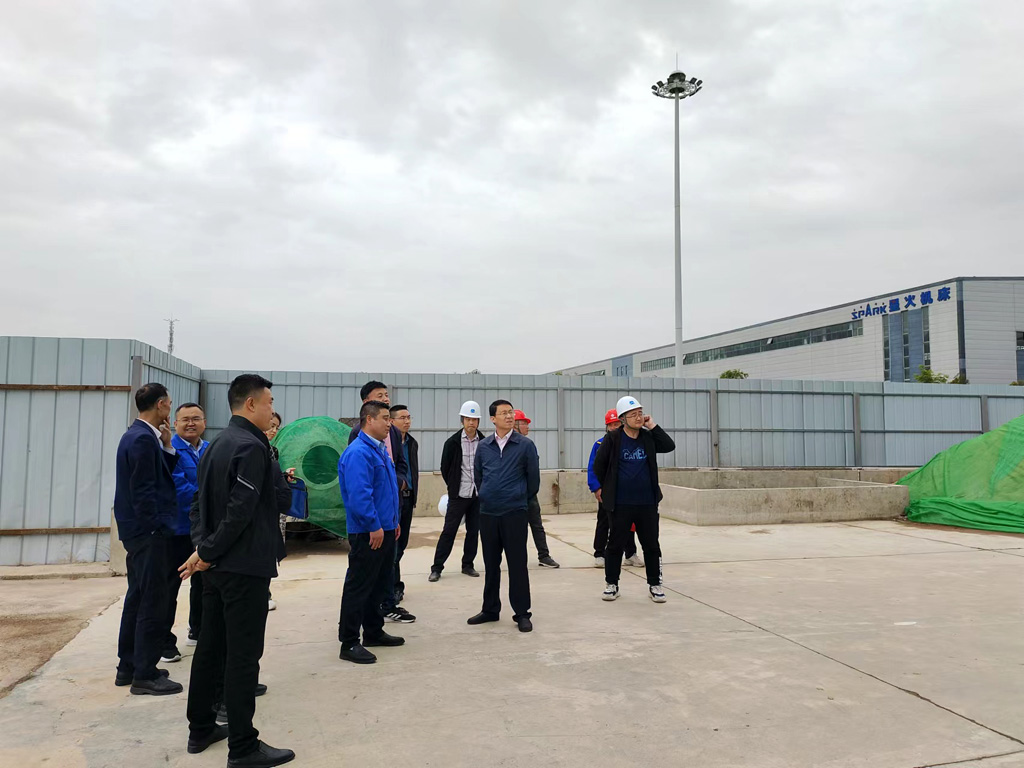 天水市發(fā)改委副主任賈尚明一行來星火機(jī)床公司調(diào)研項(xiàng)目建設(shè)情況