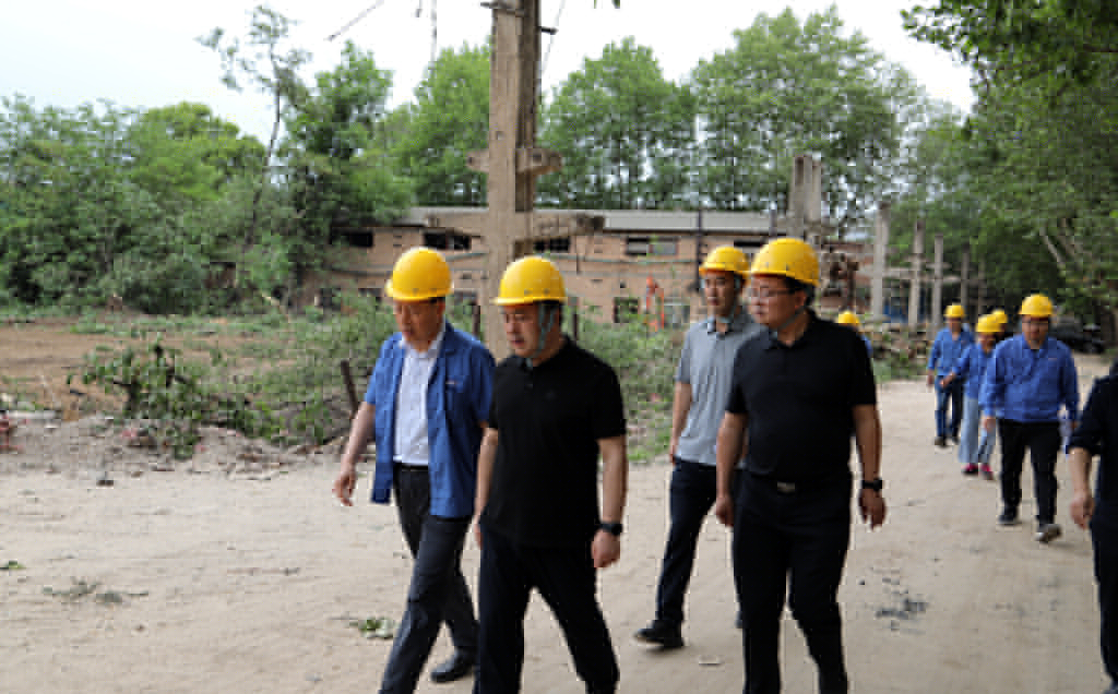 麥積區委書記趙虎生來星火數控公司督查包抓重點項目建設進展