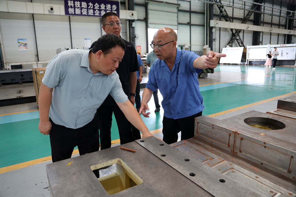 湖北荊州公安縣委黨校校長(zhǎng)張琦一行蒞臨甘肅星火數(shù)控公司參觀調(diào)研