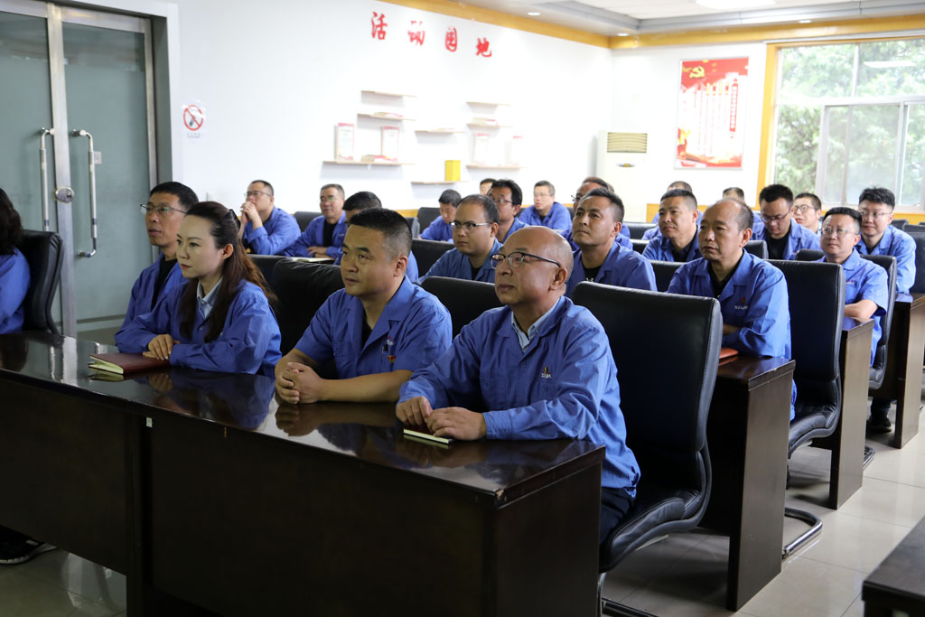 星火數控公司黨員干部集體觀看抗戰勝利80周年閱兵儀式 